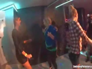 Slutty lányok táncolás erotically -ban egy klub