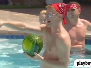 Swingers majúce zábava a orál sex film v plávanie bazén