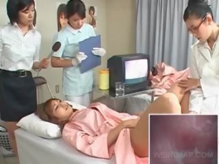Japanska patienten blir hårig rycka checked vid den doktorer