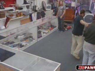 Uskomaton lesbot perseestä sisään pawn myymälä kohteeseen sarja ylös jotkut ylimääräinen käteinen