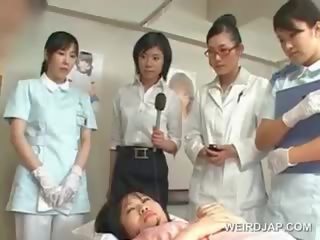 Asiática morena adolescent golpes peluda johnson en la hospital