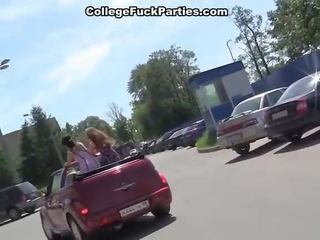 Escola mestra bumped em o carro
