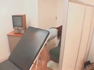 الآسيوية المريض مهبل افتتح مع منظار في ال طبي رجل